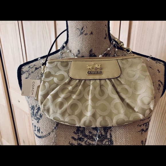 Coach Madison Sateen Wristlet! - Picture 6 of 6
